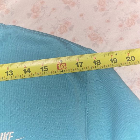 Nike Sportswear Club Fleece Crewneck Sweatshirt - Picture 9 of 10